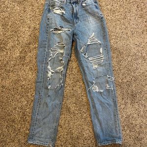 American Eagle, Size 4Regular. Mom Jeans W holes
